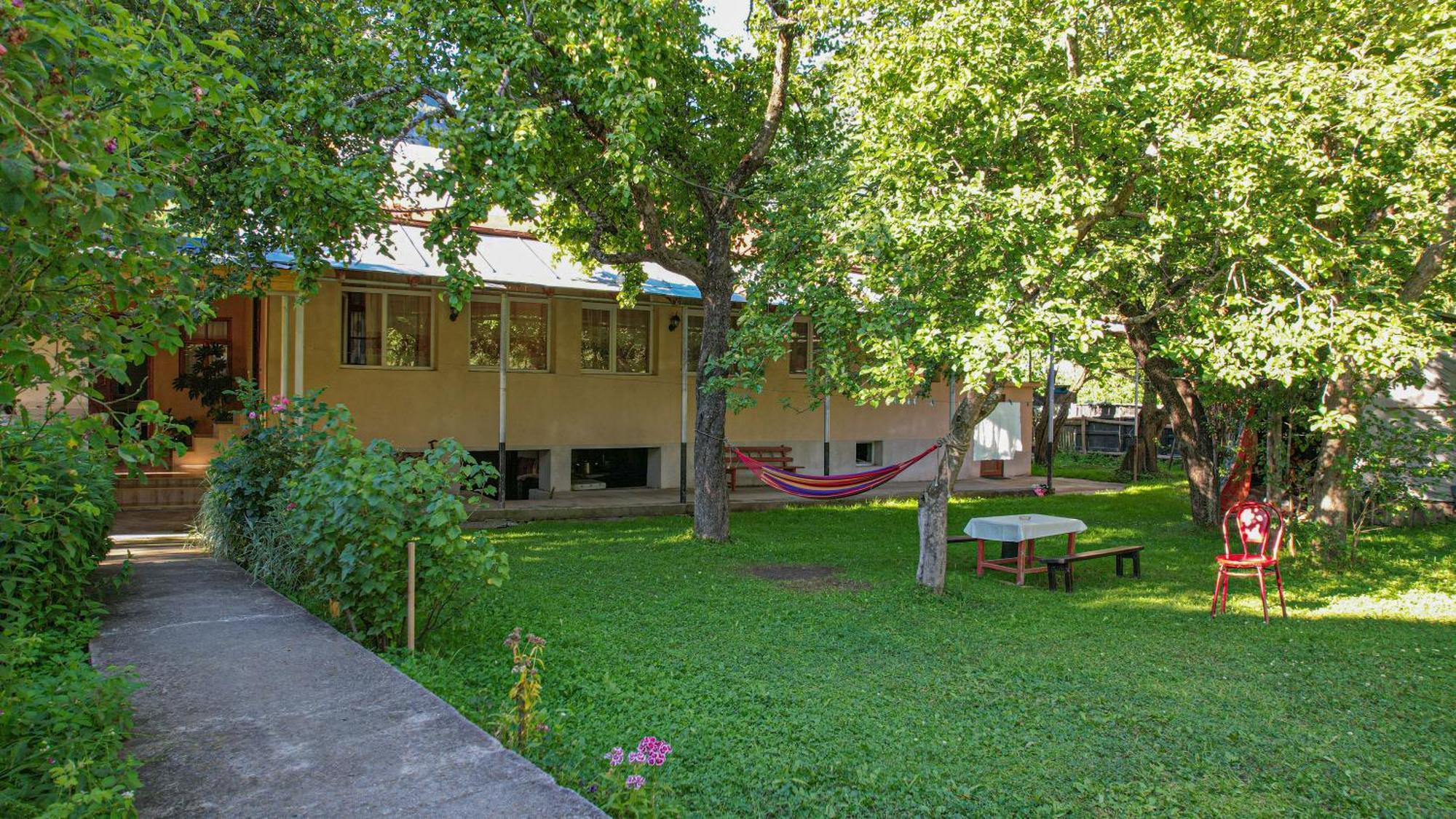 Givi Kakhiani'S Guesthouse Zhabeshi Exterior photo