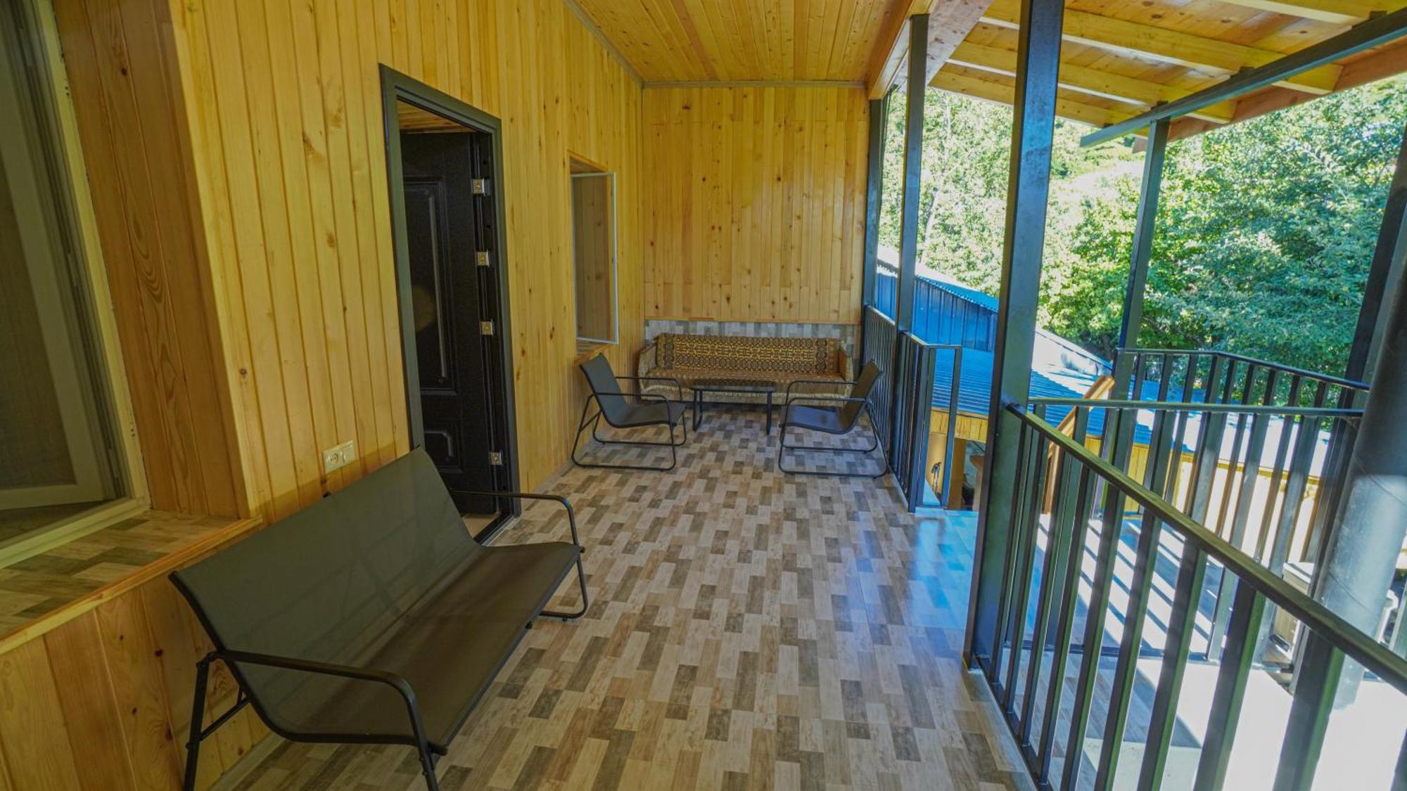 Givi Kakhiani'S Guesthouse Zhabeshi Exterior photo