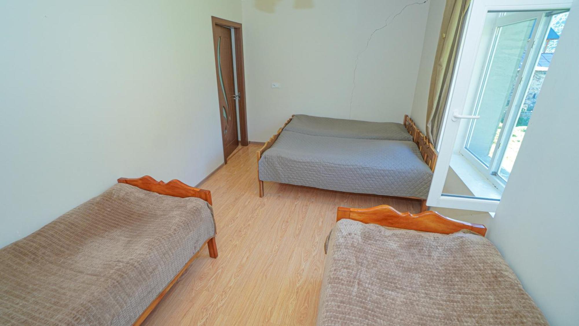 Givi Kakhiani'S Guesthouse Zhabeshi Exterior photo